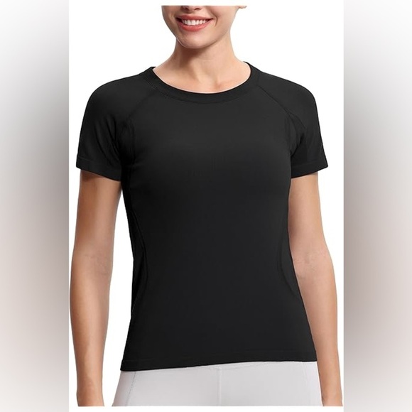 Danskin Now Women's Black Short Sleeve Top - Picture 1 of 9